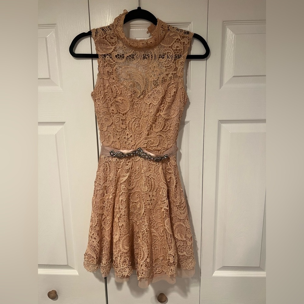 Bee Darlin short rose dress